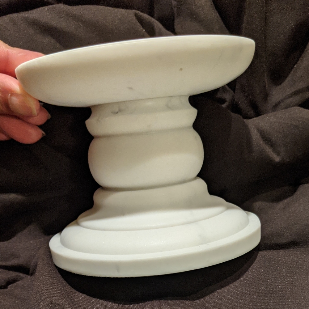 Bath and body works marbled pedestal candl… - Picture 1 of 3